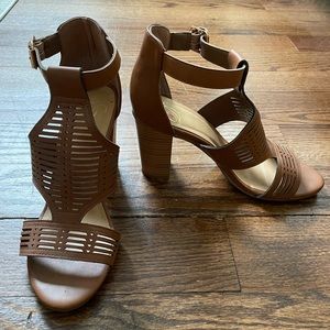 Size 7 tan heals